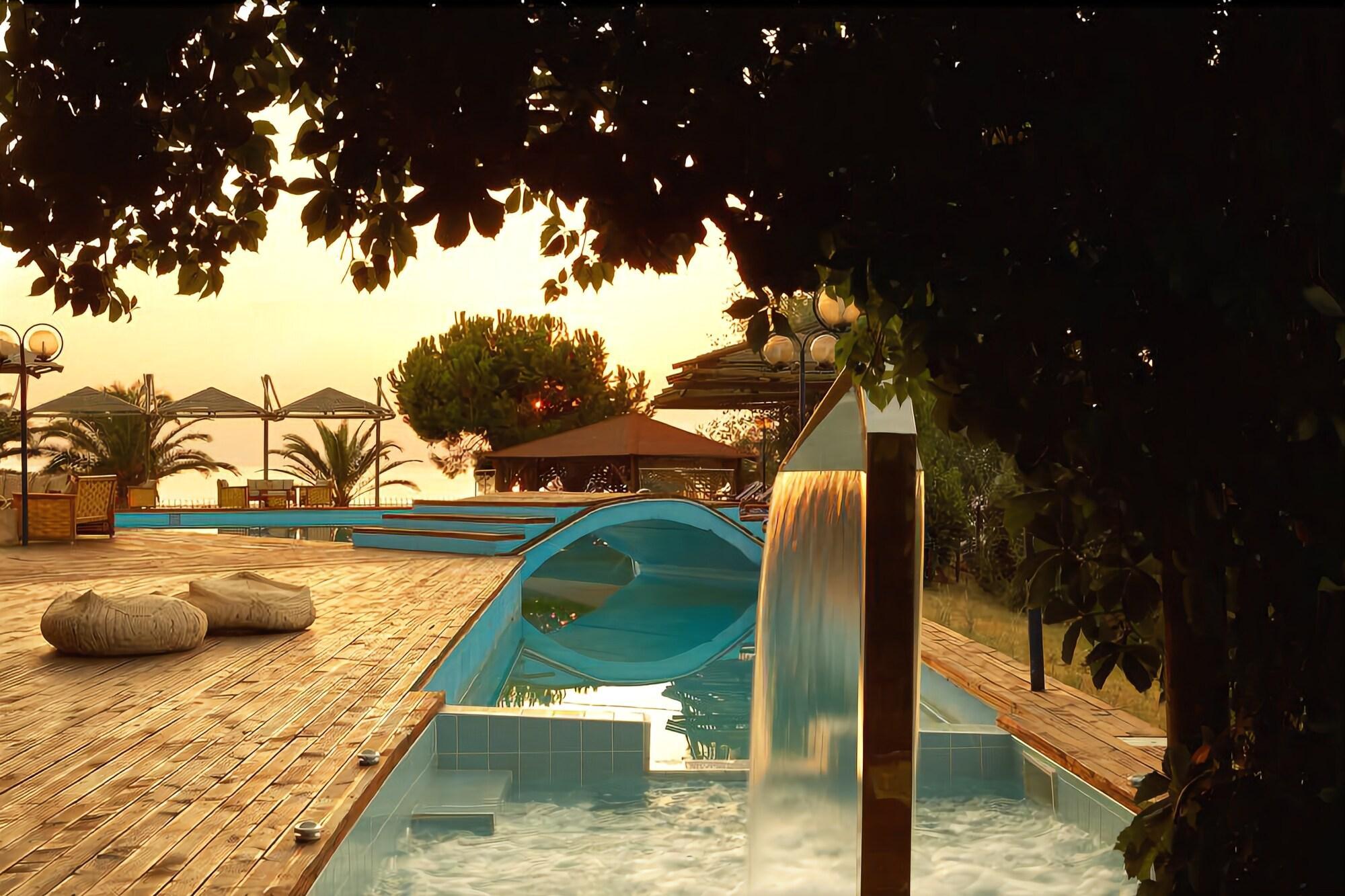 Kamari Beach Hotel Potos Exterior photo